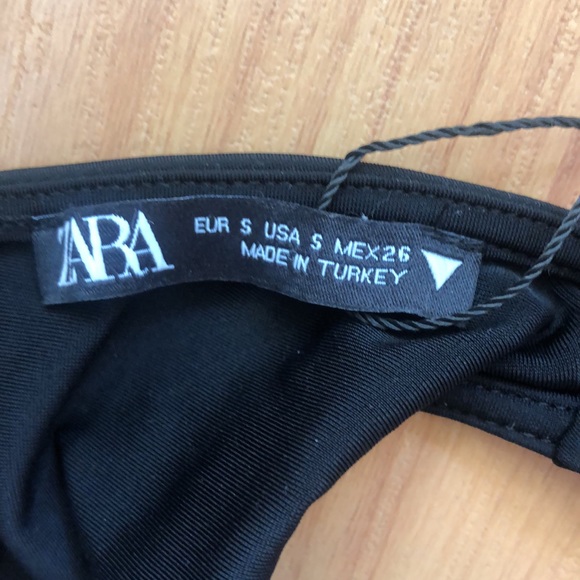 Highneck stretchy shorts romper - Picture 7 of 8